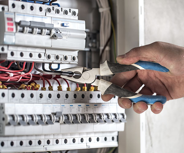 Equipamentos Elétricos Aplicada - Blomaq Locação de Máquinas